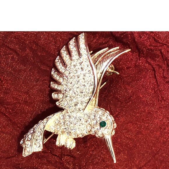 Vintage Hummingbird In Flight Brooch/Pin Rhinestones  a green eye. Silver-tone - Picture 1 of 4